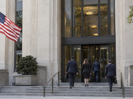 CFTC propone due regole crypto: resta il limite sul mercato spot