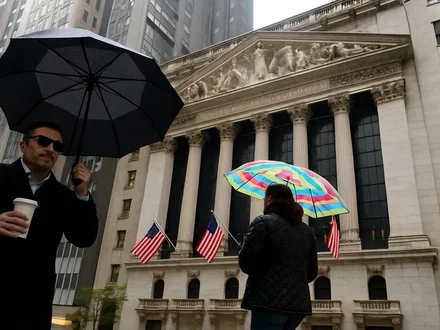 Bitcoin crolla all'inizio di dicembre, Dow in calo