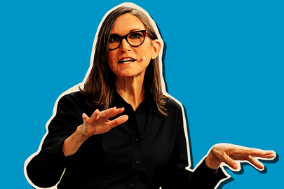 Cathie Wood acquista crypto stock di Peter Thiel