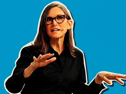 Cathie Wood acquista crypto stock di Peter Thiel