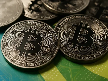 Sequans vende BTC per 100M$ per ridurre debiti