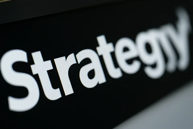 Strategy lancia nuova offerta azionaria legata a Bitcoin